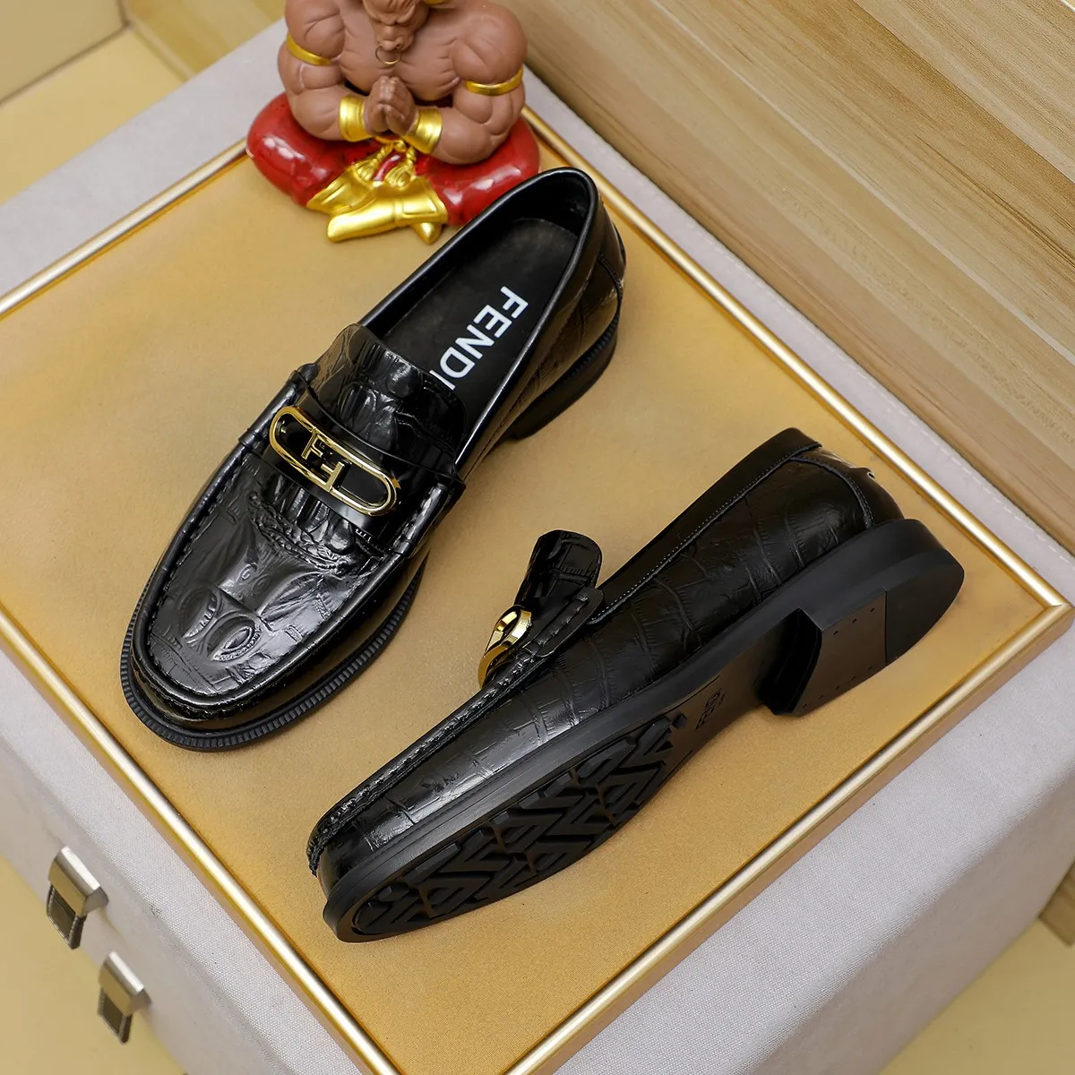 Men's shoes💰460 🕷🕷【FENDI】The latest men's formal leather shoes🇨🇳Classic series not to be missed💯The first layer is made of imported first-layer cowhide☘Original quality, the leather is smooth and delicate🎋The version is awesome, the perfect streamlined outline🍇🐮Leather lining, color, size 38-45...
